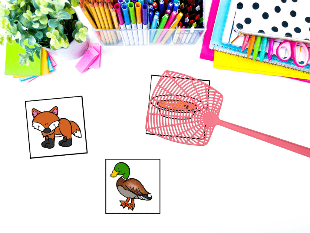 Use different words or pictures to play splat with your students. They need to look at the three words and figure out which one doesn't rhyme with the others and they need to hit it. This is a perfect French rhyming game for your classroom!